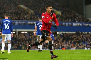 Bùng nổ siêu phẩm hiệp hai, MU hạ gục Everton