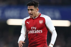 Bí mật theo đuổi Sanchez 9 tháng, MU sắp vượt Man City