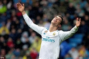 Bị Real Madrid lừa dối, Ronaldo cầu cứu MU