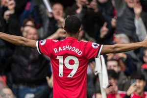 Mourinho quá cao tay tung Rashford, MU hạ gục Liverpool