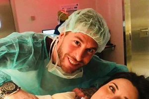 Sergio Ramos chia tay tuyển Tây Ban Nha vì… có tin vui