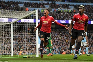 MU ngược dòng siêu kinh điển ngăn Man City đăng quang