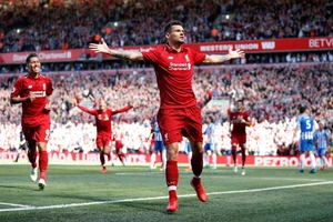 Chelsea thua sốc, Liverpool thảnh thơi cán đích top 4