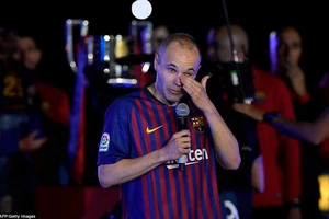 Nước mắt và nụ cười ngày chia tay Barcelona của Iniesta