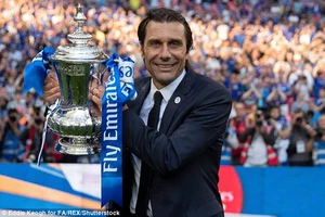 Sa thải Conte, Chelsea mất tiền ‘tấn’