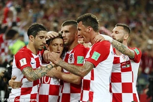 'Đại bàng xanh' tự thua, Croatia vượt Argentina lên ngôi đầu