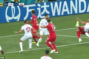 Kane bị chơi 'đấu vật', trọng tài làm lơ, người Anh bất bình