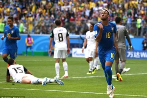 Brazil vỡ òa phút bù giờ, Neymar ôm mặt khóc như đứa trẻ