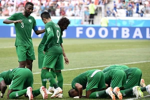 Salah ghi bàn, Ai Cập vẫn thua ngược Saudi Arabia phút bù giờ
