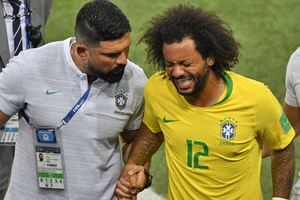 Siêu sao tuyển Brazil chấn thương vì... chiếc nệm khách sạn