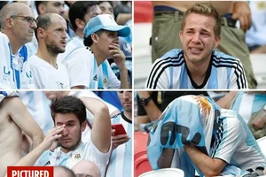 Fan khóc hết nước mắt vì Argentina và Messi chia tay World Cup