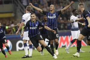 Barcelona thắng hủy diệt, Liverpool hạ gục PSG phút bù giờ