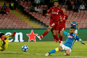 Liverpool thua đau phút cuối, PSG thắng tưng bừng