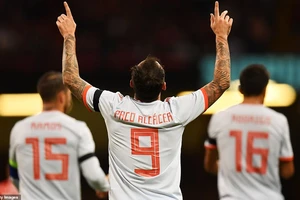 Alcacer rực sáng, Tây Ban Nha 'hủy diệt' xứ Wales