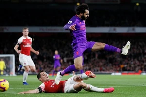 Hòa Liverpool, Arsenal bất bại 9 trận liên tục