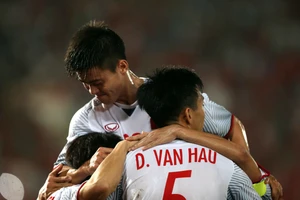 Thắng đậm Lào, Việt Nam khởi đầu mỹ mãn tại AFF Cup 2018