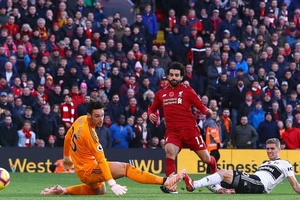 Đánh bại đội cuối bảng, Liverpool vươn lên ngôi đầu