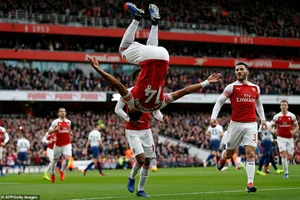 Ngược dòng ngoạn mục hạ Tottenham, Arsenal bay vào Top 4