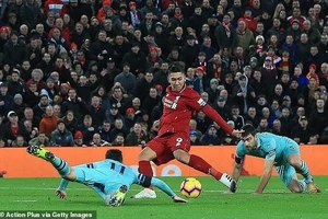 Thua thảm Liverpool, cựu sao Arsenal chỉ trích hàng phòng ngự