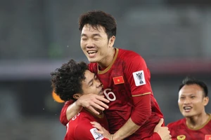 Thua ngược đáng tiếc trước Iraq, Việt Nam gặp khó ở Asian Cup