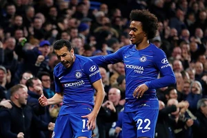 Đánh bại Newcastle, Chelsea 'bỏ rơi' Arsenal