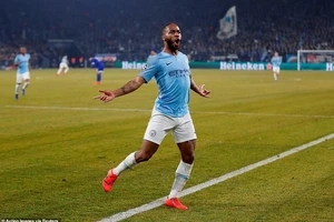 Đá 10 người, Man. City vẫn ngược dòng nghẹt thở 5 phút cuối