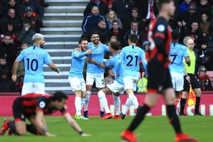 Man. City thắng chật vật, Man. United giành 3 điểm phút cuối