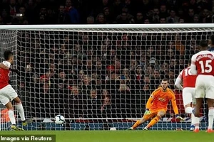 Arsenal đá bay MU khỏi Top 4, Chelsea tiếp tục trượt dài