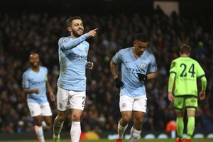 Man. City 'hạ nhục' Schalke 04 vào tứ kết Champions League