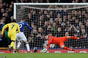 Thua đau Everton, Chelsea lâm nguy trong cuộc chiến Top 4