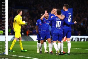 Chelsea tạo bữa tiệc bàn thắng vào bán kết Europa League