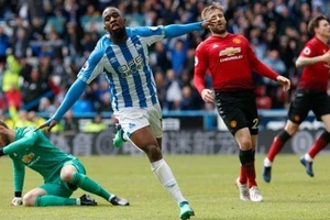 Hòa bạc nhược đội cuối bảng, MU tan mộng Top 4 Premier League