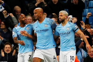 Man City hạ Leicester City chạm tay vào ngôi vương