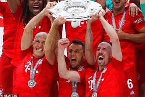Bayern Munich vô địch Bundesliga lần thứ bảy liên tiếp