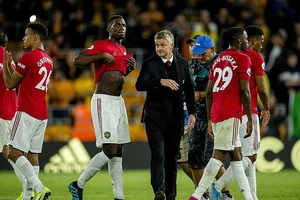 Tranh cãi dữ dội sau khi Pogba ‘đá bay’ 3 điểm của MU