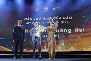 Thầy Park, Quang Hải và đội tuyển nam VN thắng AFF Awards 2019