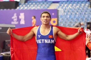 Vật giành hat-trick HCV, đoàn Việt Nam vượt mặt Thái Lan