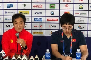 Thay ông Park trả lời họp báo, trợ lý Lee Young-jin đã nói gì?