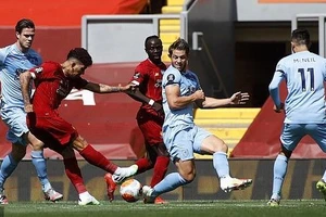 Hàng công vô duyên, Liverpool nguy cơ lỡ mục tiêu 100 điểm