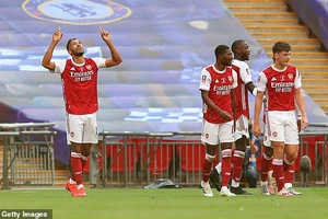 Arsenal ngược dòng ngoạn mục hạ Chelsea vô địch FA Cup