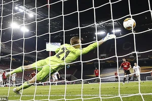 HLV Solskjaer ca ngợi cách sút 11m… bình thường của Fernandes