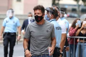 HLV 2 lần vô chung kết Champions League thua Real mắc COVID-19