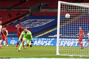 Tuyển Anh xuất sắc ngược dòng hạ đội số 1 thế giới