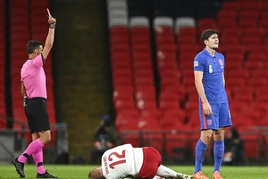 Địa chấn ở Nations League và số phận trái ngược của hai sao MU