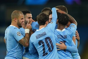 Man City lấy 3 điểm dễ dàng dù bị dẫn bàn, Liverpool thắng khó