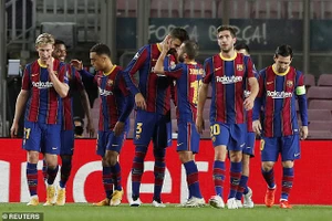 Messi lại ghi bàn 11m, Ronaldo trở lại, Juve lợi hại như xưa