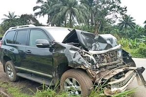 Cựu sao Barcelona, Eto'o nhập viện vì bị xe buýt đâm