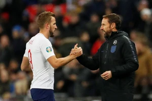Harry Kane được ‘chống lưng’ để vượt mặt huyền thoại MU