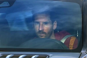 Messi ra đi, Barcelona vẫn phải trả tiền... lòng trung thành