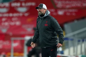 Liverpool rao bán hai ngôi sao đội 1